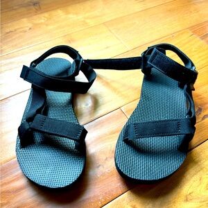 Teva Women’s 7 black Sandals